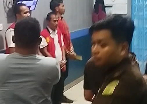  Dugaan Korupsi APBDes Rp 570 Juta, Camat dan Sekcam Halongonan Timur Ditahan