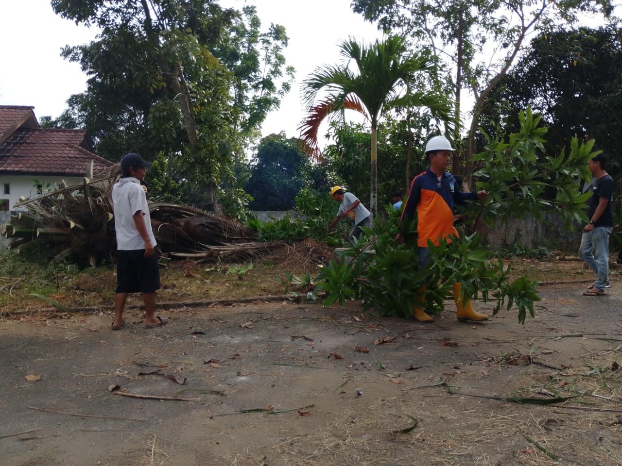 Wujudkan Kawasan Bersih, Rapi dan Nyaman, Pemerintah Kota Tanjungbalai Bersihkan Gedung Serbaguna
