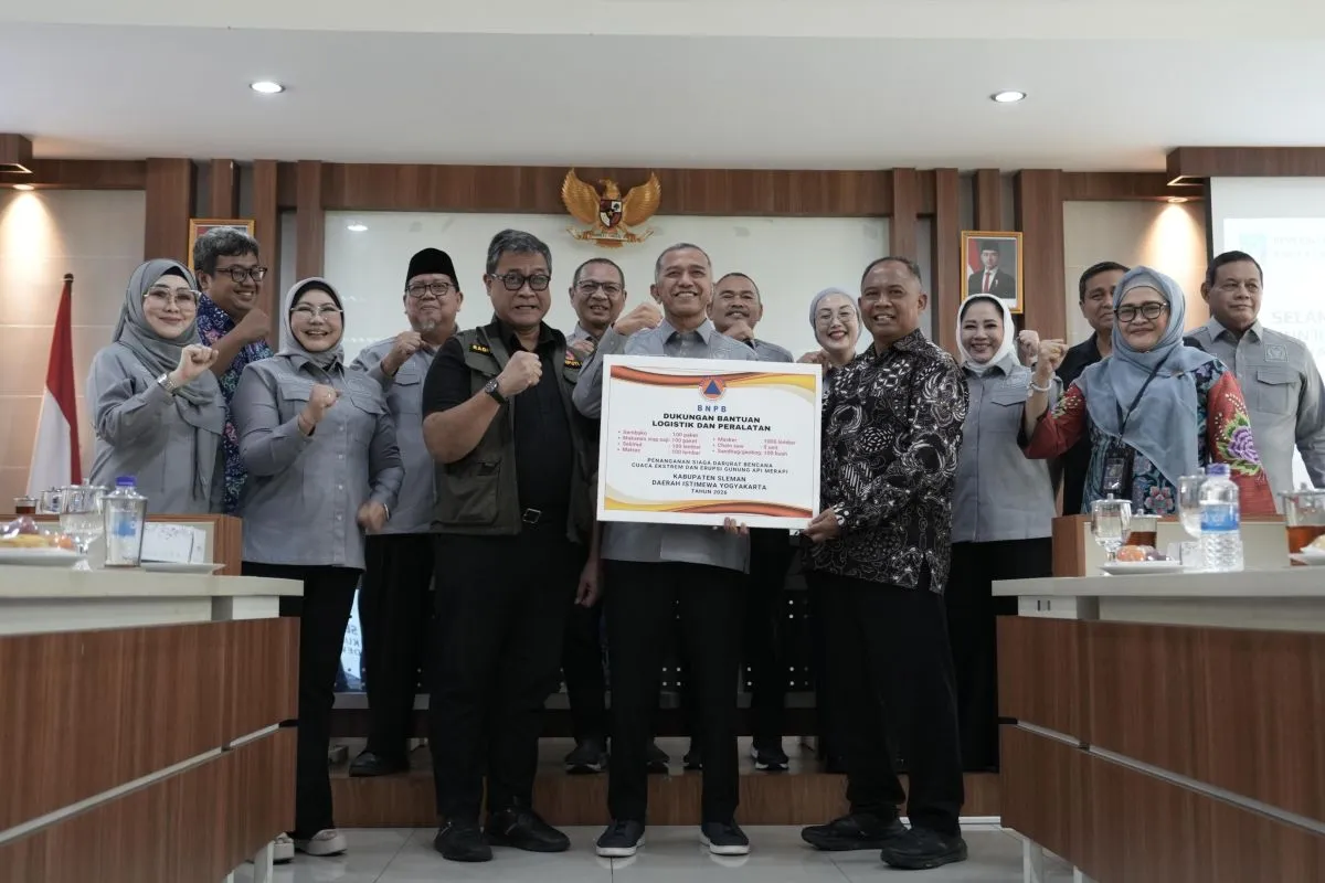 Komisi VIII DPR RI Serahkan Bantuan Kesiapsiagaan Bencana ke Sleman