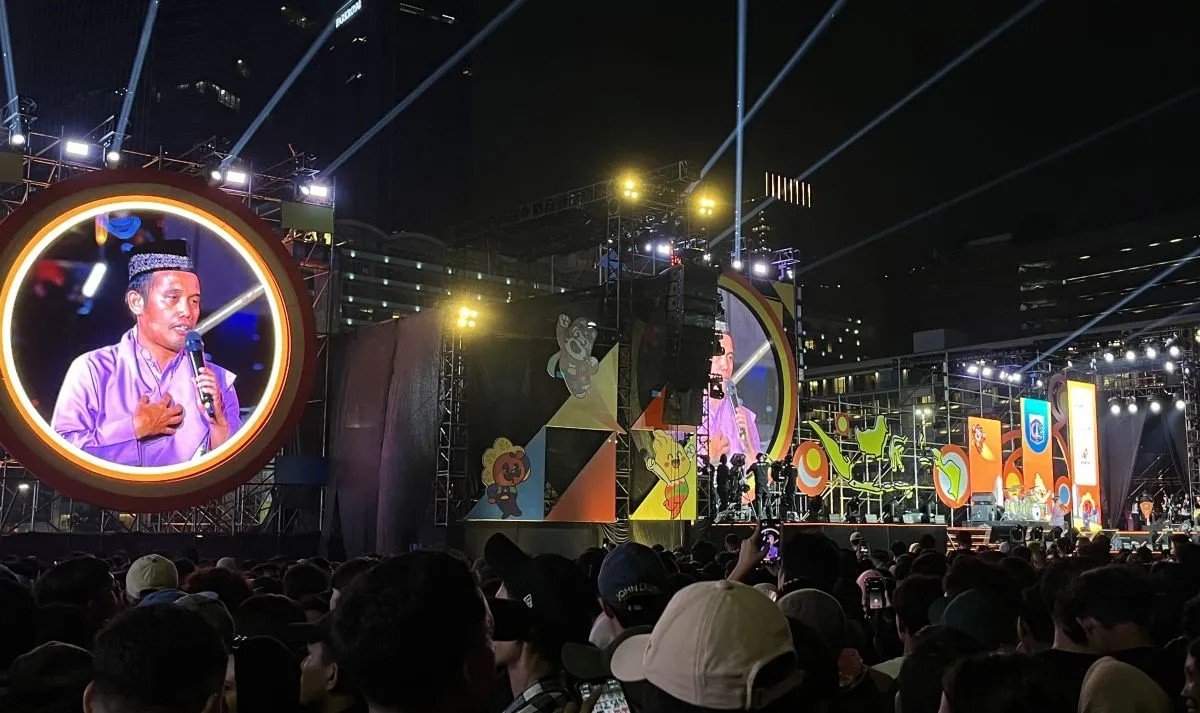 Rayakan Malam Tahun Baru, Warga Bundaran HI Kirim Doa untuk Korban Bencana Sumatera