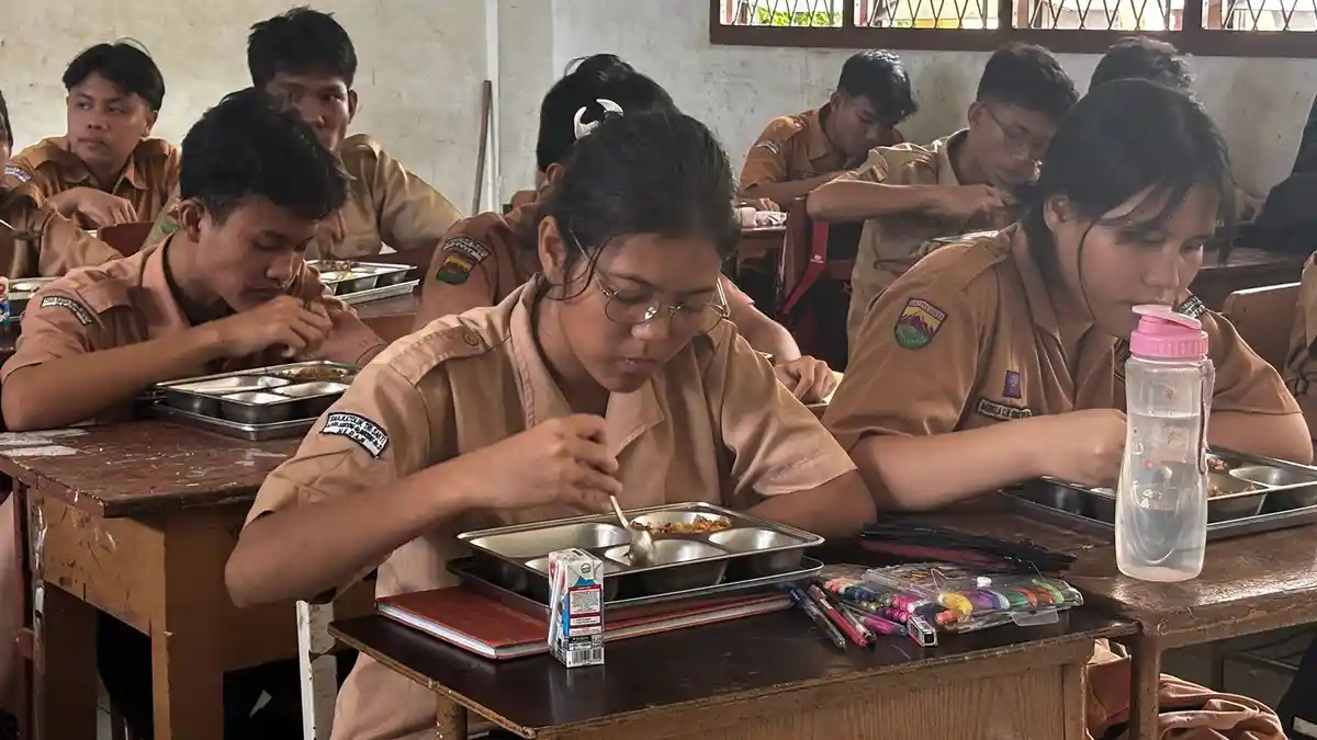 Komisi X Pastikan MBG Perkuat Anggaran Pendidikan