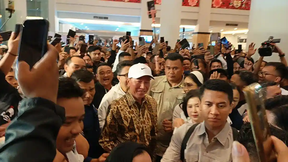 Meriah, Kedatangan Jokowi di Rakernas PSI Disambut Yel-Yel dan Swafoto