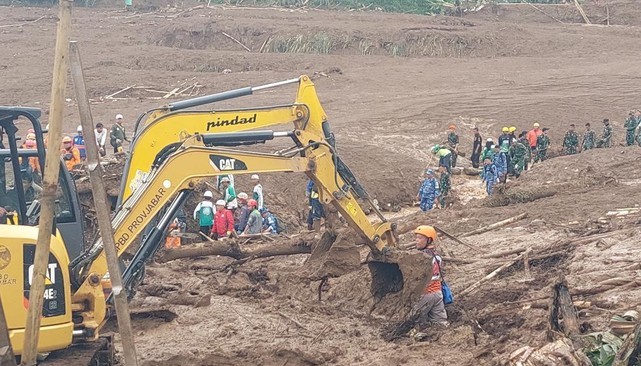 Update Data, Longsor Cisarua: 25 Korban Tewas, 65 Masih Hilang
