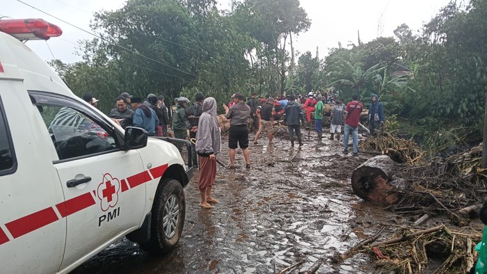 Banjir Pemalang, Kemensos Turun Tangan Dirikan Dapur Umum dan Salurkan Bantuan