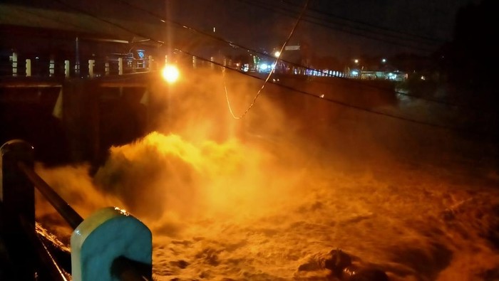 Katulampa Siaga 3, Warga Diminta Waspada Luapan Ciliwung