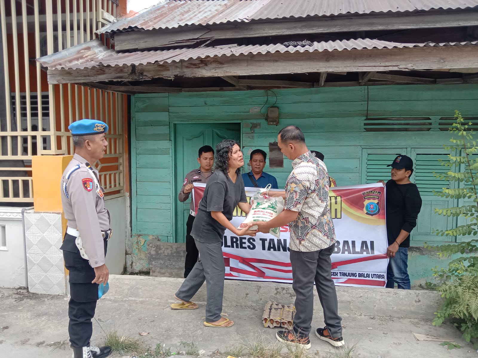 Gelar ‘Minggu Kasih’, Polres Tanjungbalai Sapa Warga Sambil Berbagi,