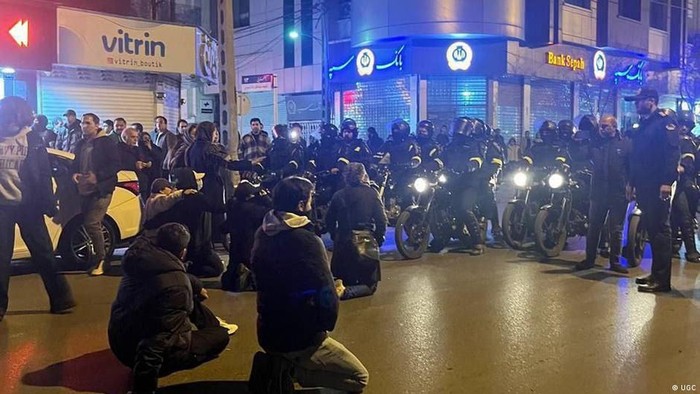 Warga Australia Diminta Segera Tinggalkan Iran di Tengah Demo Besar