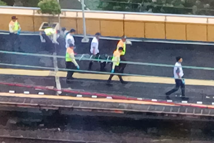 Tragis di Gondangdia: Wanita Muda Tewas Diduga Lompat ke Rel Saat KA Melintas