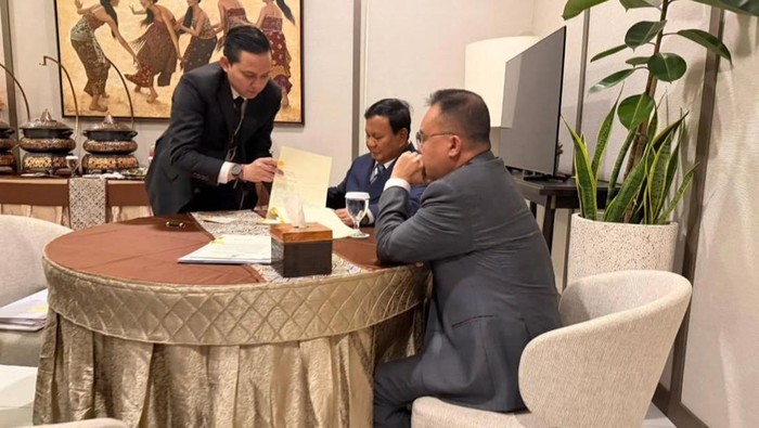 Prabowo Bertemu Dasco Sebelum Terbang ke London, Bahas Laporan Terkini