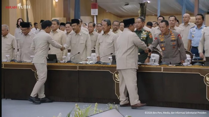 Prabowo Gelar Retret Hambalang, Anggota Kabinet Kompak Kenakan Baju Safari