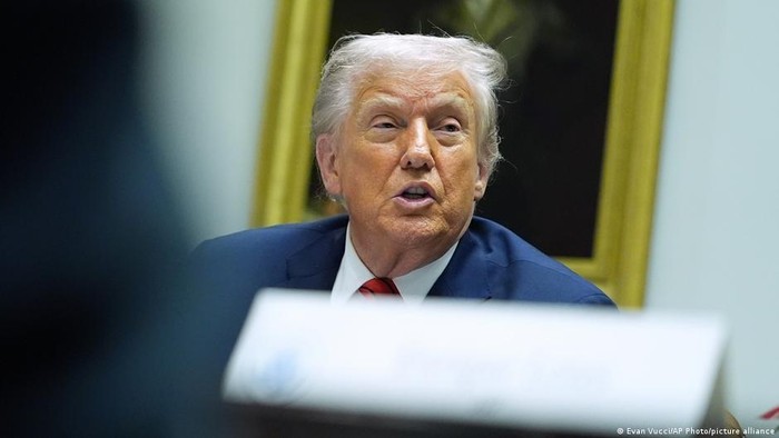 Iran Dilanda Demo Besar, Trump: AS Siap Membantu