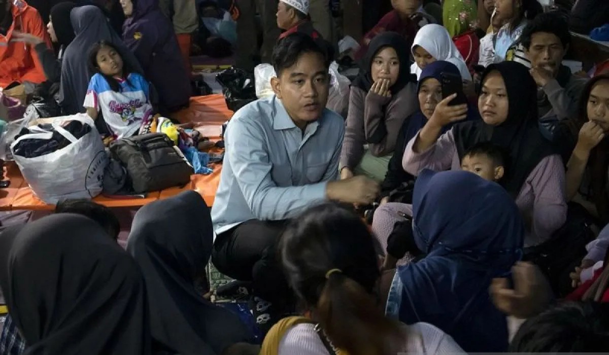 Gibran Tinjau Langsung Longsor Cisarua: Pastikan Penanganan Cepat dan Tepat