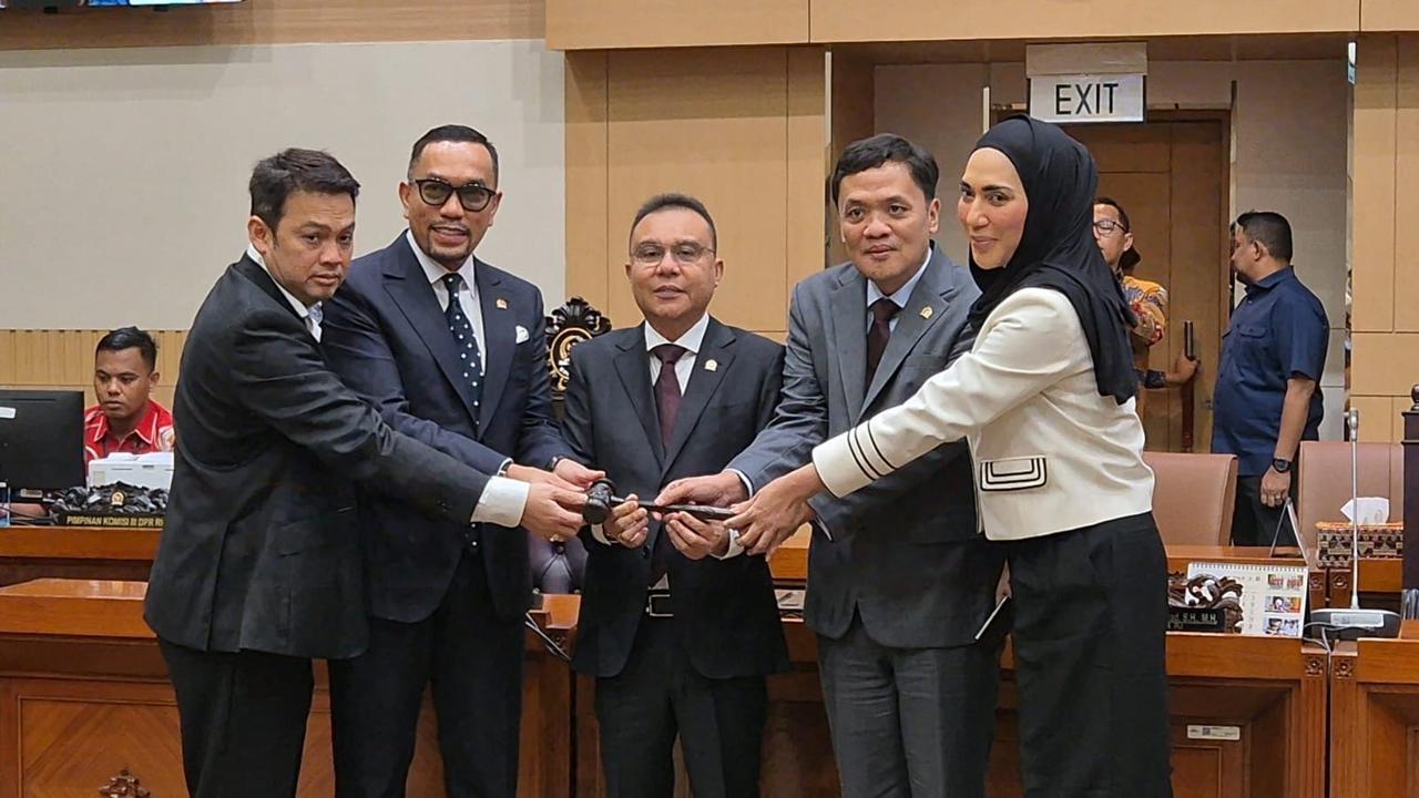 Resmi Kembali, Sahroni Duduki Kursi Strategis Komisi III DPR