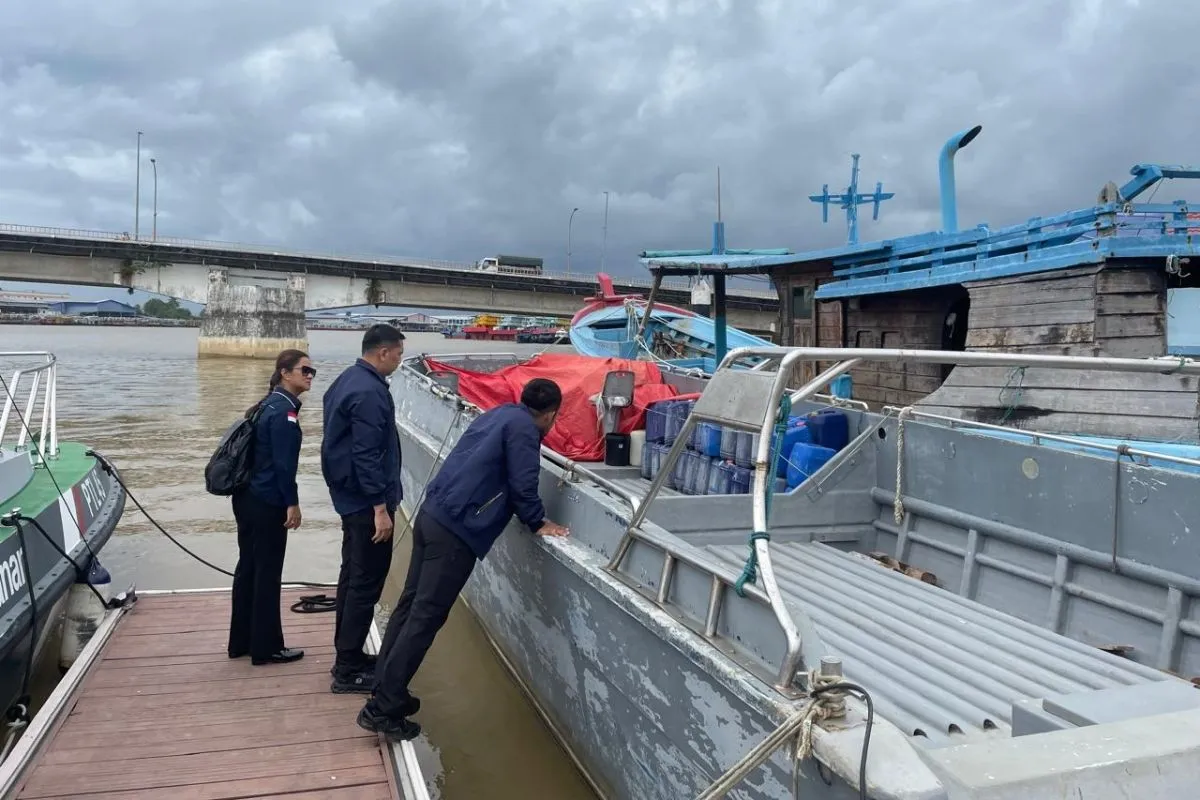 Bareskrim Sita Kapal Diduga Angkut Pasir Timah Ilegal ke Malaysia