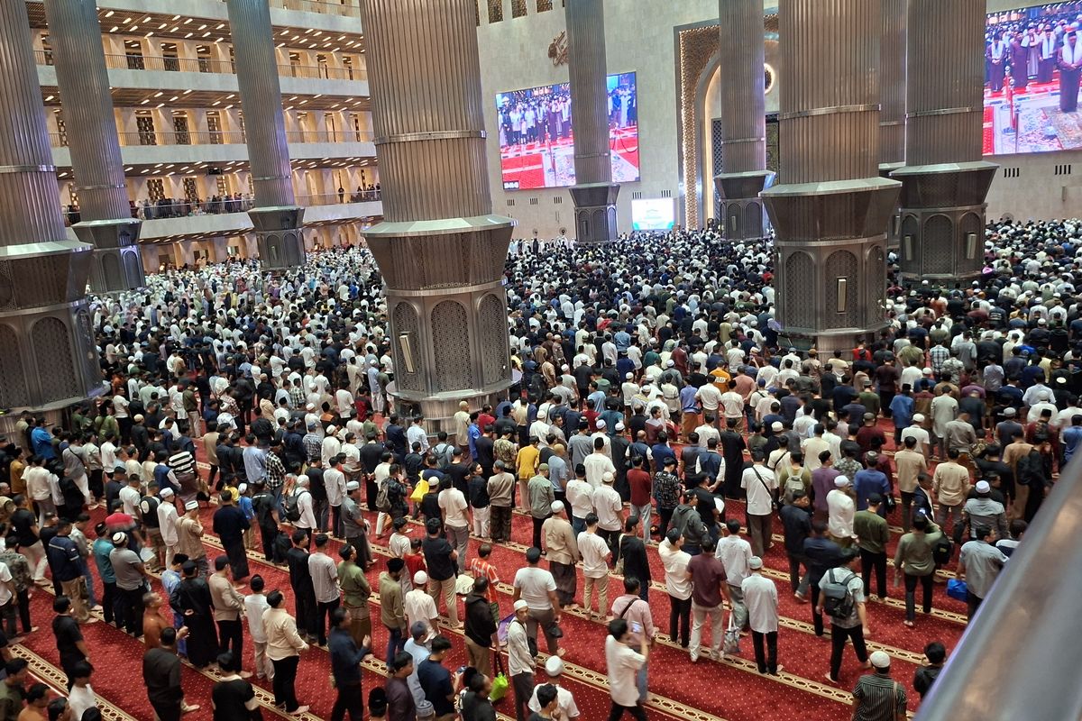 12.000 Jemaah Padati Tarawih Perdana Istiqlal