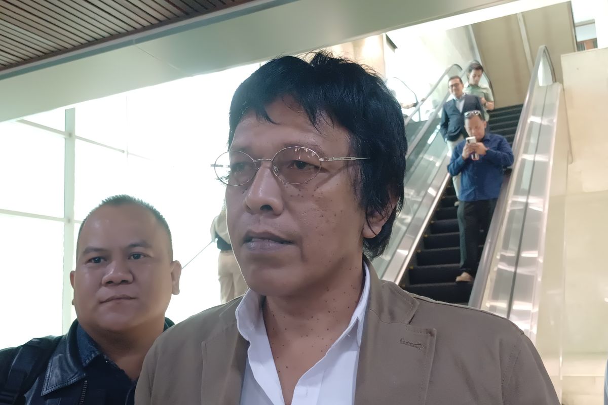 Adian: Negara Tak Akan Rugi Jika Gaji Guru Ditinggikan