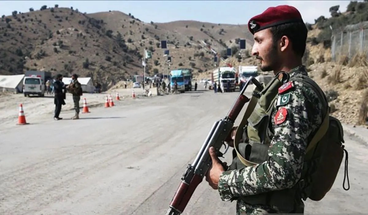 Pakistan Gempur Afghanistan, Ketegangan Perbatasan Memanas