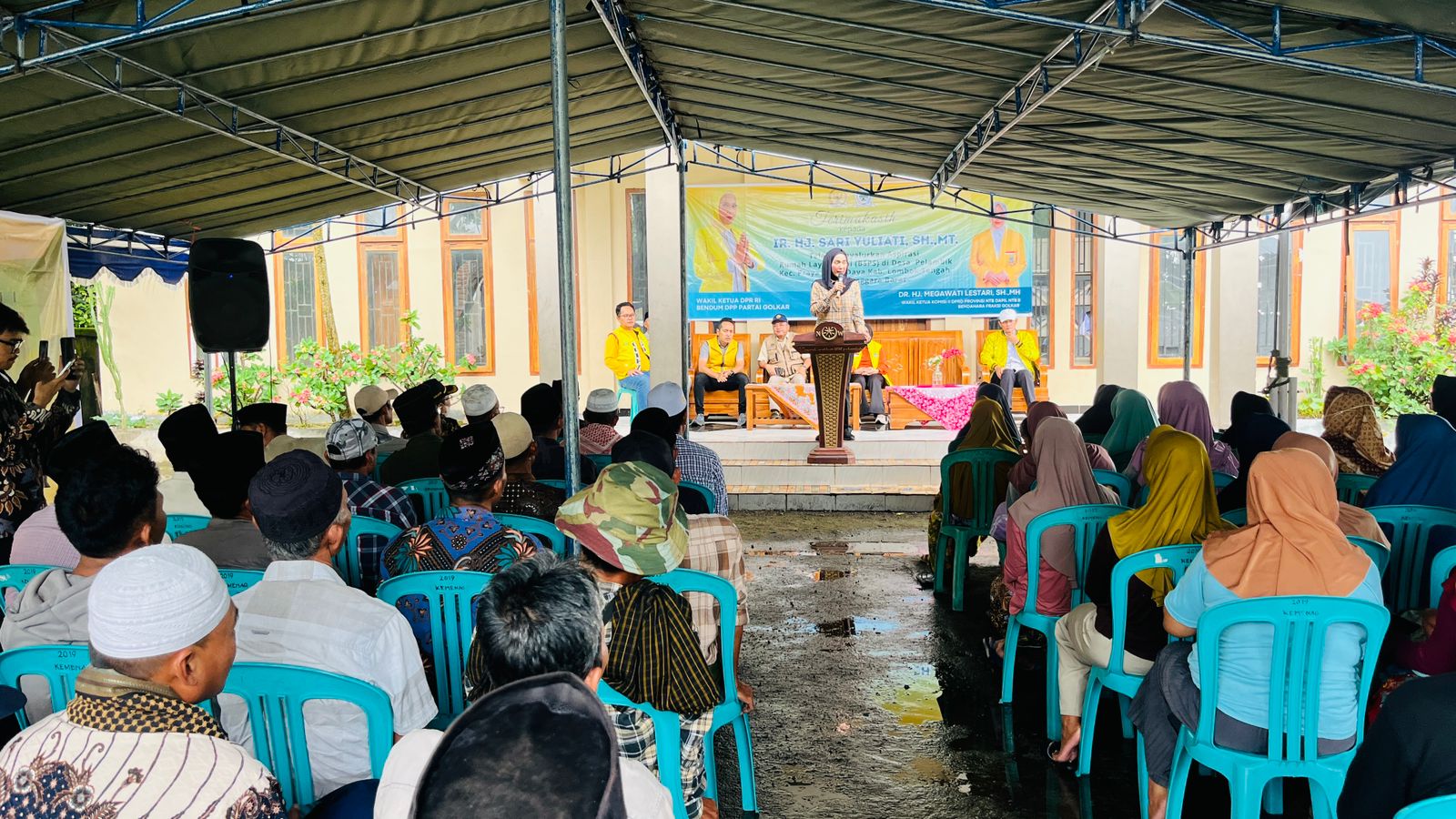 Wakil Ketua DPR RI Sari Yuliati Kawal Ribuan Bantuan Listrik Baru di Lombok Timur