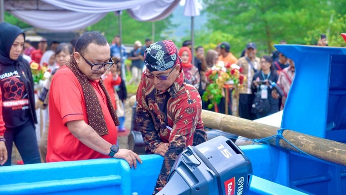 Kaisar Dorong Generasi Muda Nelayan Cilacap Lewat Bantuan Kapal