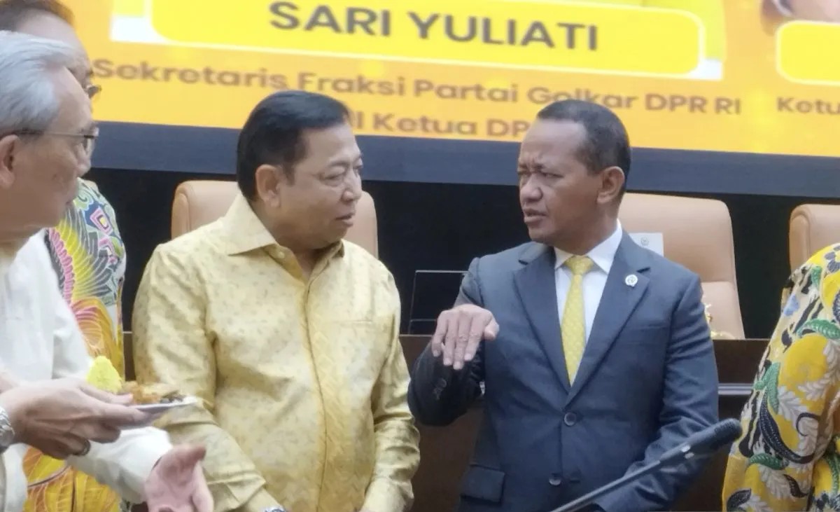 Bahlil-Setnov Potong Tumpeng di HUT Fraksi Golkar