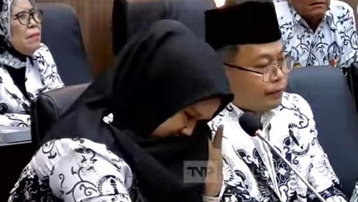 Tangisan Guru Honorer di Senayan Ungkap Pilu Kesejahteraan