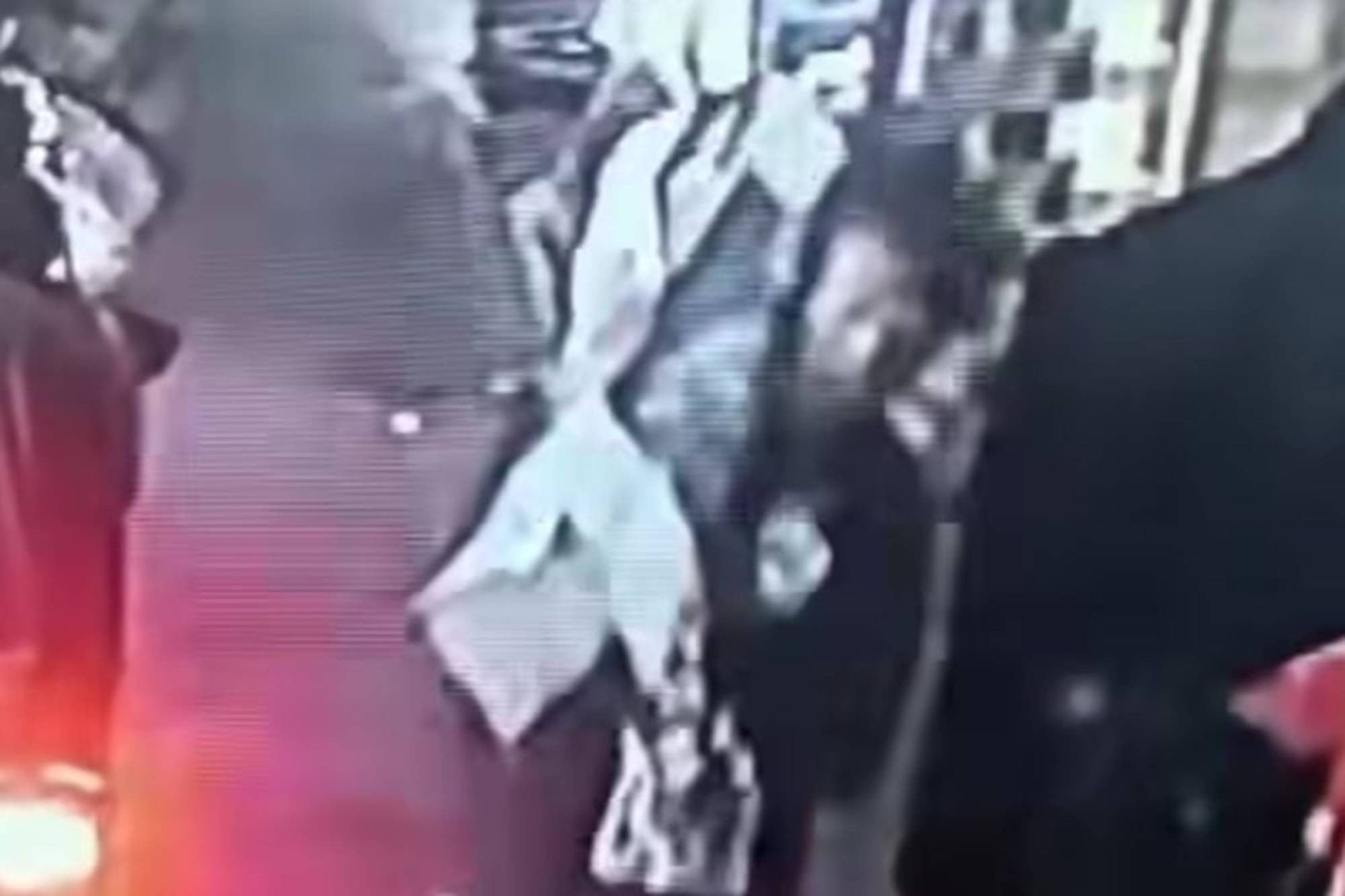 Viral, Pria Diduga Manggul Mayat di Warakas