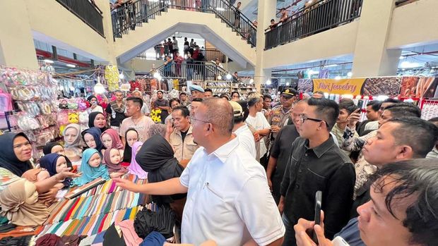 Andre Rosiade Sidak Pasar Raya Padang, Temukan Sepi Pembeli dan Pungli