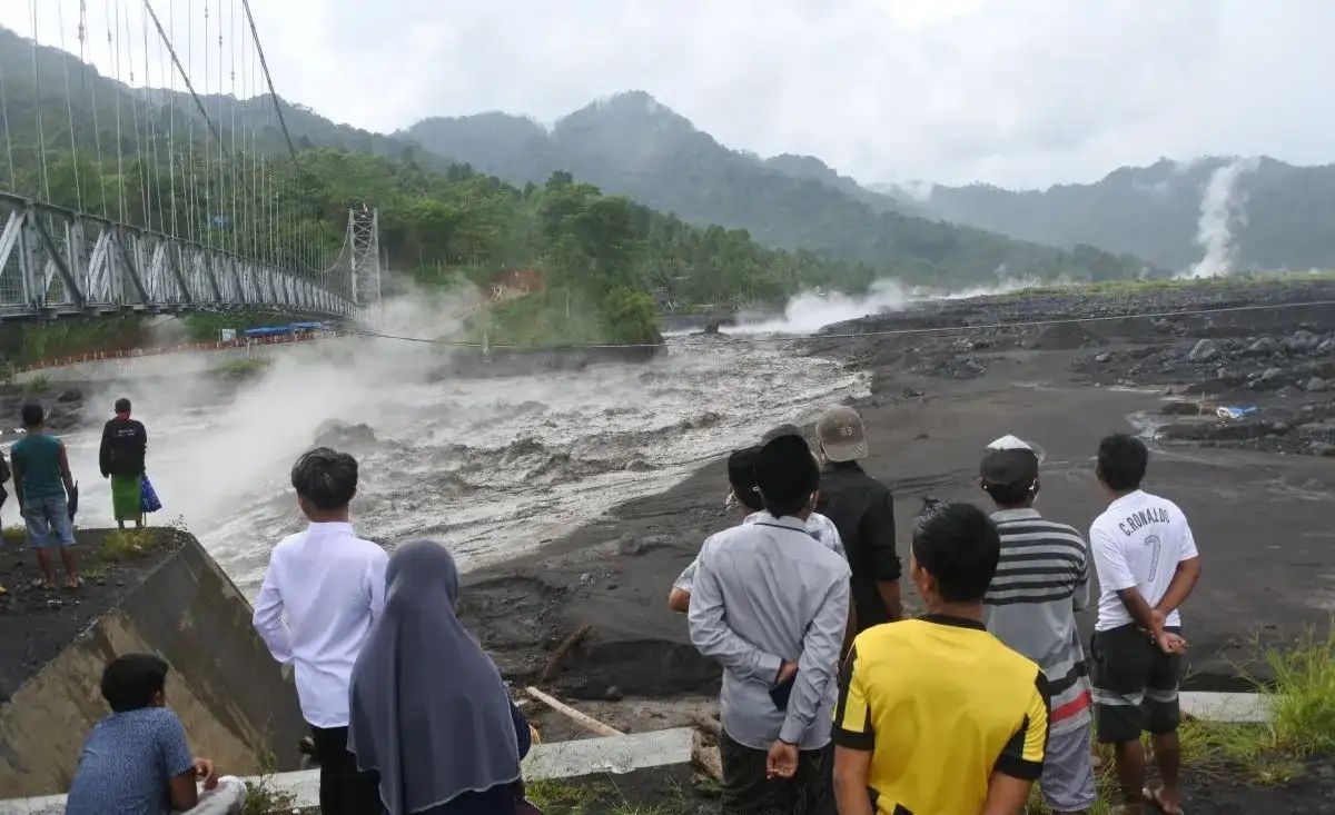 Pemkab Lumajang Bangun Sabodam Kendali Lahar Semeru