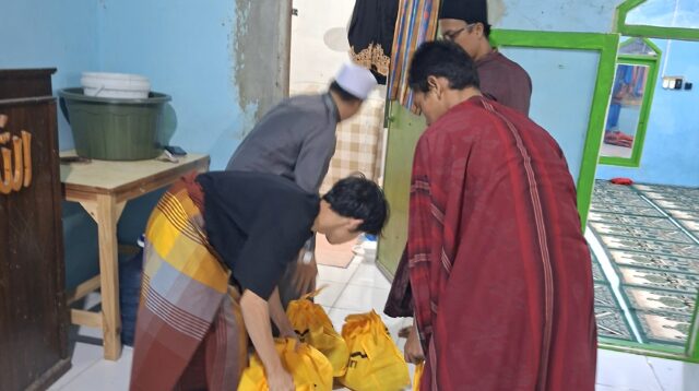 KWP Salurkan 2000 Paket Sembako Hingga ke Pondok Afi Babelan