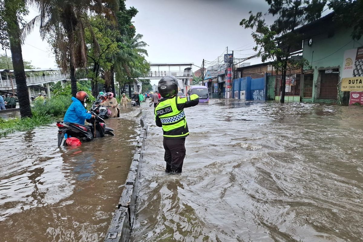 Banjir Jakarta Surut, Warga Diminta Tetap Waspada