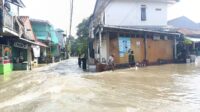 Banjir Ciracas Belum Surut, Warga Terdampak di H+1 Lebaran