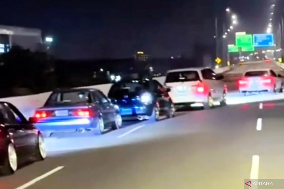 Polisi Tegur Aksi Zig-Zag di Tol Becakayu