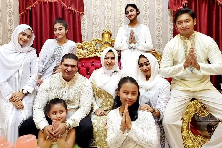 Poto Keluarga Bupati Pekalongan Fadia Arafiq