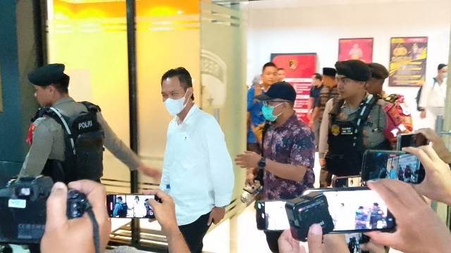 13 Tersangka OTT KPK Cilacap Tiba di Jakarta