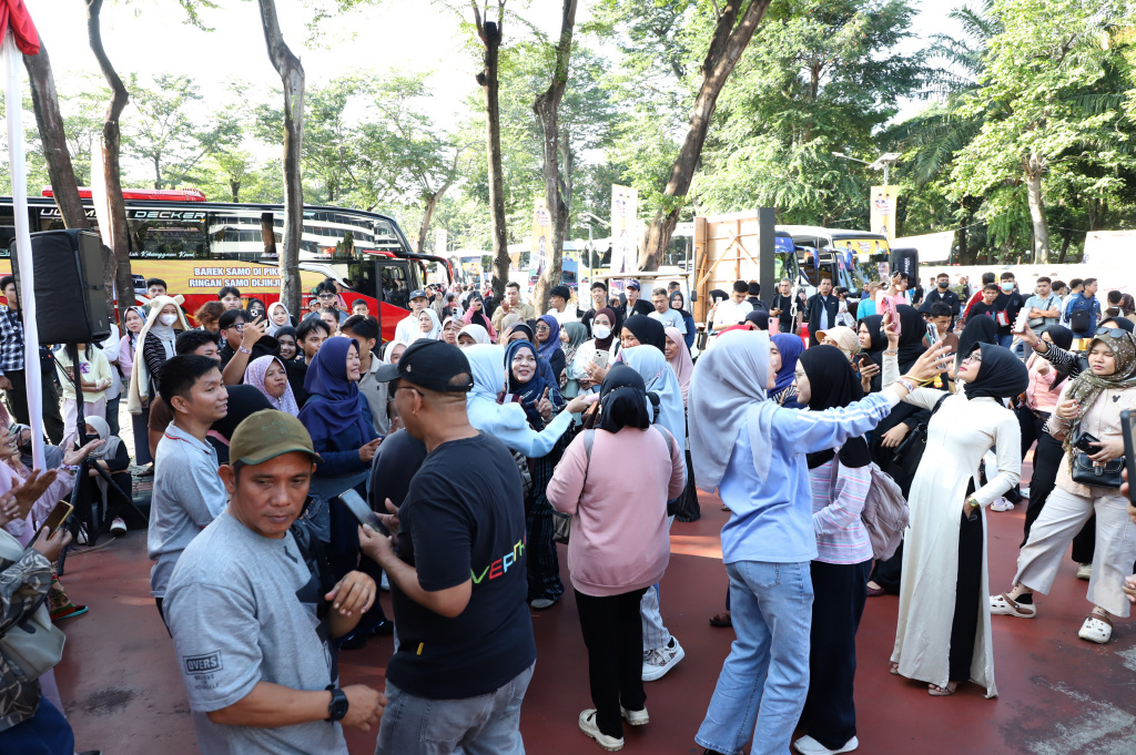Andre Rosiade Lepas 150 Bus Pulang Basamo Gelombang II