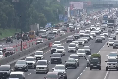 Lalin di Sejumlah Tol Arah Jakarta Kembali Padat Pagi Ini