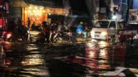 diguyur-lebat-pertigaan-itc-fatmawati-haji-nawi-tergenang_169 Hingga Malam ini Jakarta Masih Banjir, 115 RT dan 16 Jalan Masih Tergenang