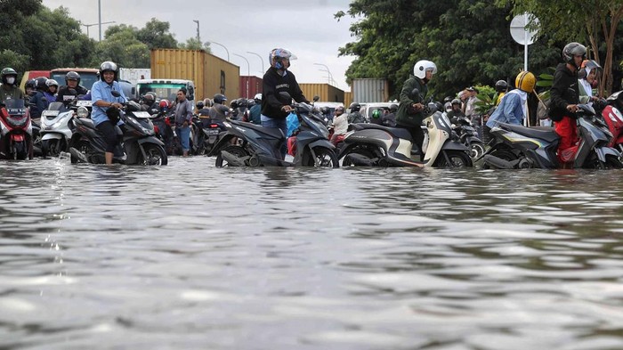Banjir Masih Rendam 46 RT di Jakarta Timur