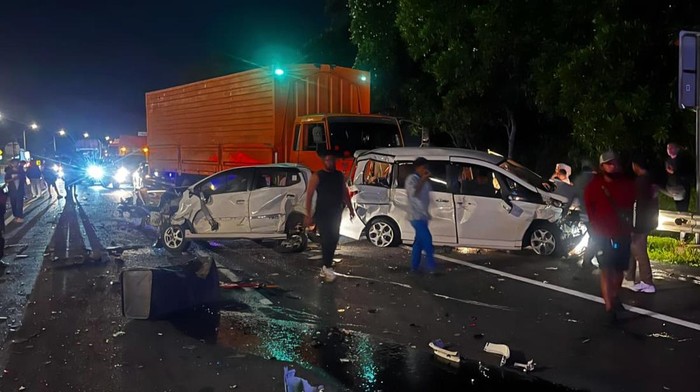 Rem Blong Picu Tabrakan Beruntun 10 Kendraan di Tol Cipularang, 2 Tewas