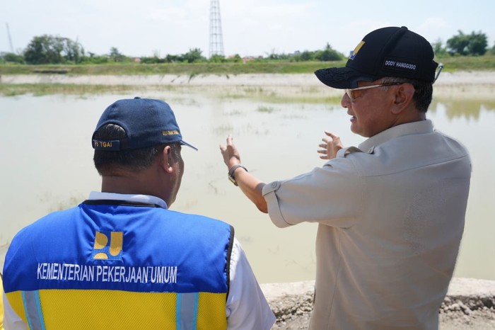 Menteri PU Tinjau Banjir Brebes, Instruksikan Penanganan Muara