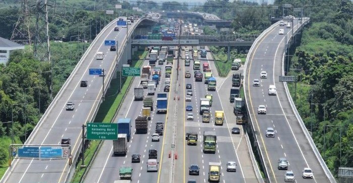 Hari ini Tol Japek dan Jalan Layang MBZ Padat