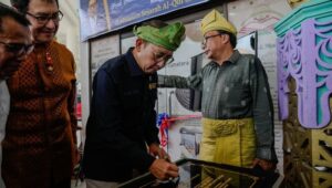 Fadli Zon Tinjau Huntara dan Serahkan Bantuan di Aceh