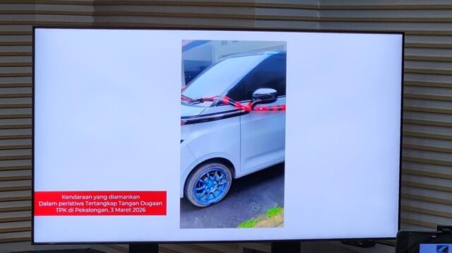 KPK Tangkap Bupati Pekalongan Saat Ngecas Mobil Listrik