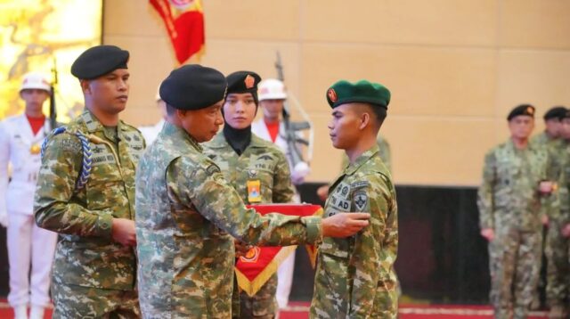 TNI Anugerahkan KPLB untuk Prajurit Berprestasi Dunia