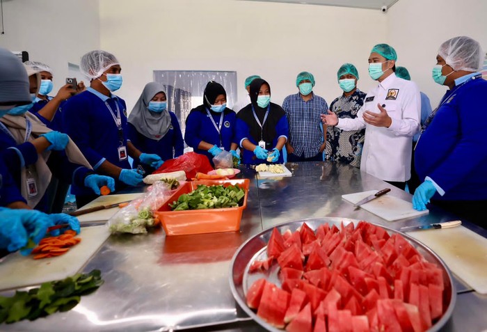 Ibas Pastikan Higienitas MBG Terjaga, SPPG Karanglo Jadi Teladan