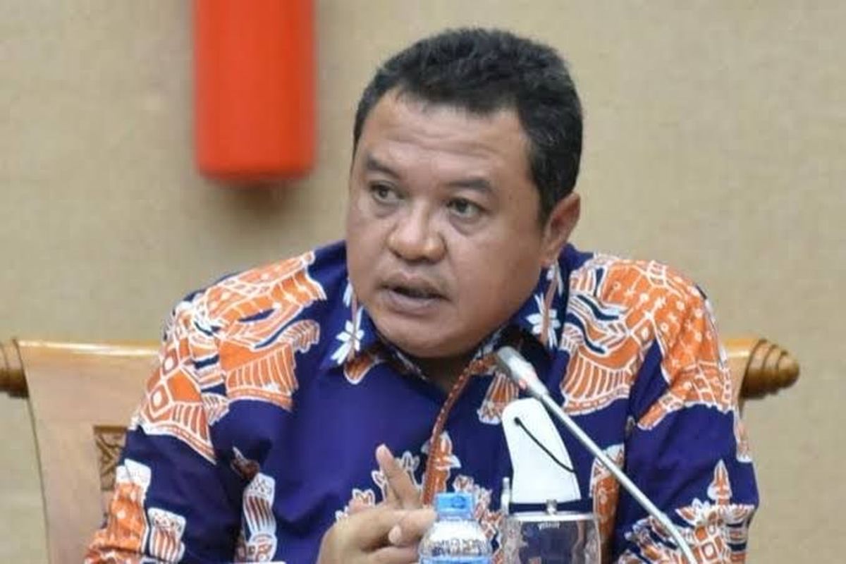 Minyak Dunia Melejit, DPR Dorong Penyesuaian BBM