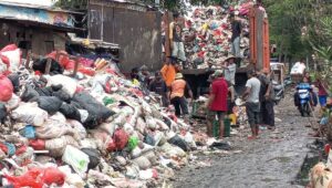 Sampah Jakarta Masih Menumpuk, Klaim Pemprov Dipertanyakan