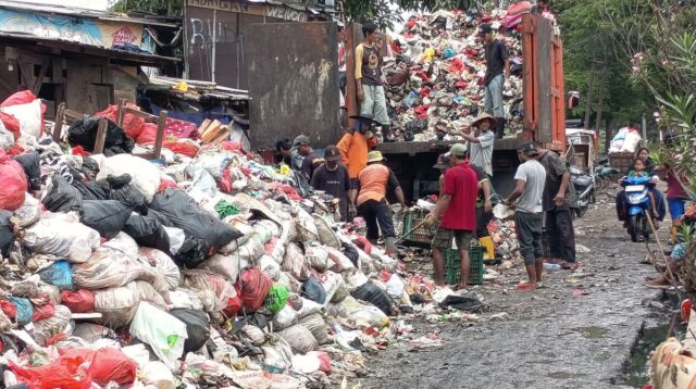 Sampah Jakarta Masih Menumpuk, Klaim Pemprov Dipertanyakan