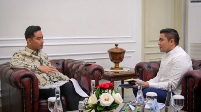 Diskusi 1,5 Jam, Teddy dan Gibran Bahas Isu Nasional