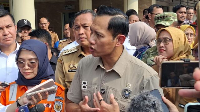 163 Ambulans Dikerahkan Evakuasi Korban Kereta Bekasi